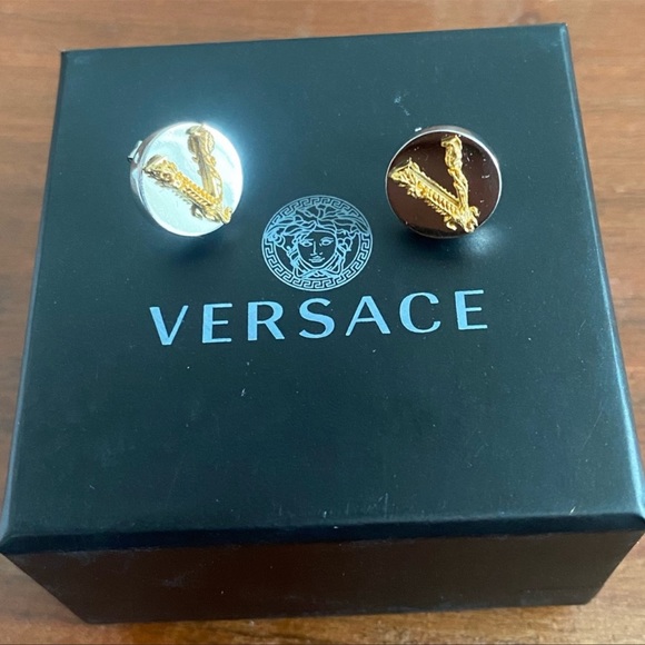 Versace virtus stud earrings - Picture 3 of 7